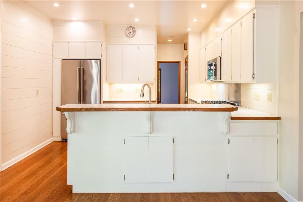 9880 Huntcliff Trace, Sandy Springs, Georgia 30350, 4 Bedrooms Bedrooms, ,3 BathroomsBathrooms,Residential,Sold,9880 Huntcliff Trace,7283845