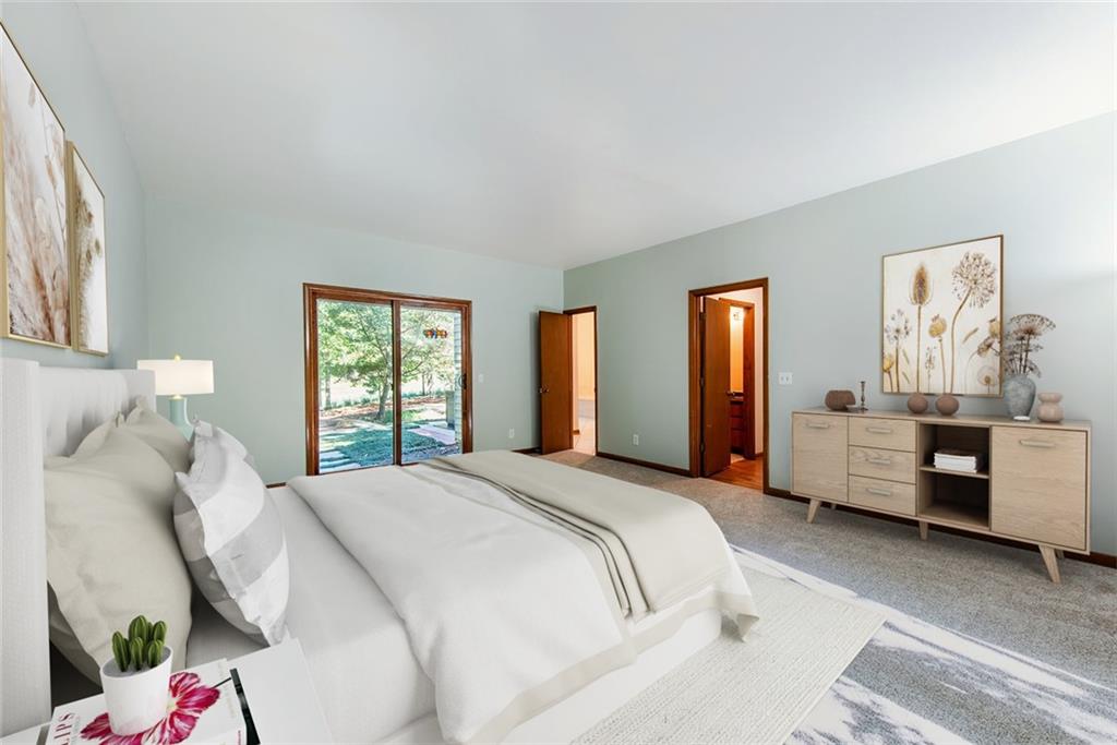 9880 Huntcliff Trace, Sandy Springs, Georgia 30350, 4 Bedrooms Bedrooms, ,3 BathroomsBathrooms,Residential,Sold,9880 Huntcliff Trace,7283845