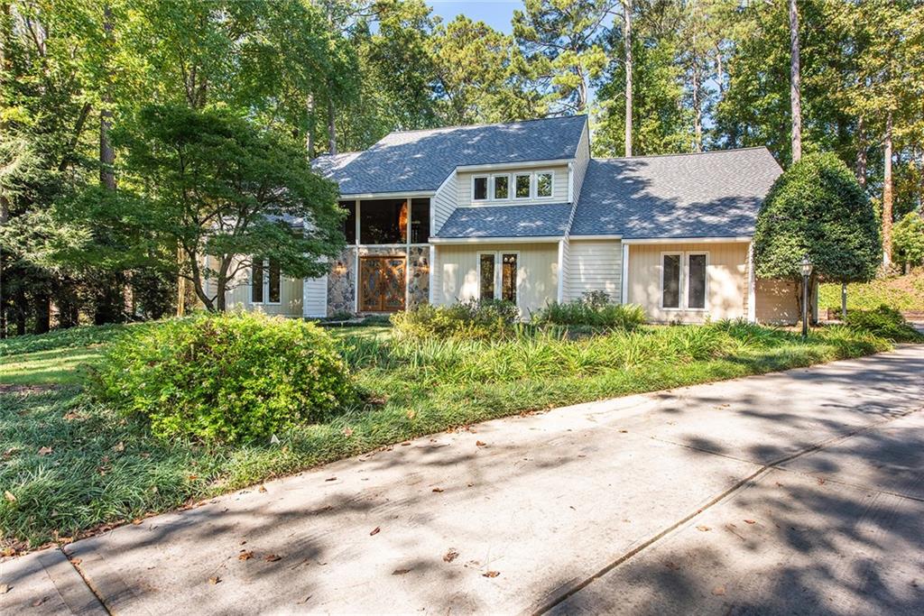 9880 Huntcliff Trace, Sandy Springs, Georgia 30350, 4 Bedrooms Bedrooms, ,3 BathroomsBathrooms,Residential,Sold,9880 Huntcliff Trace,7283845