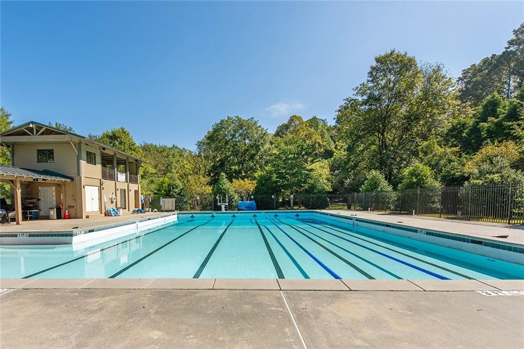 9880 Huntcliff Trace, Sandy Springs, Georgia 30350, 4 Bedrooms Bedrooms, ,3 BathroomsBathrooms,Residential,Sold,9880 Huntcliff Trace,7283845