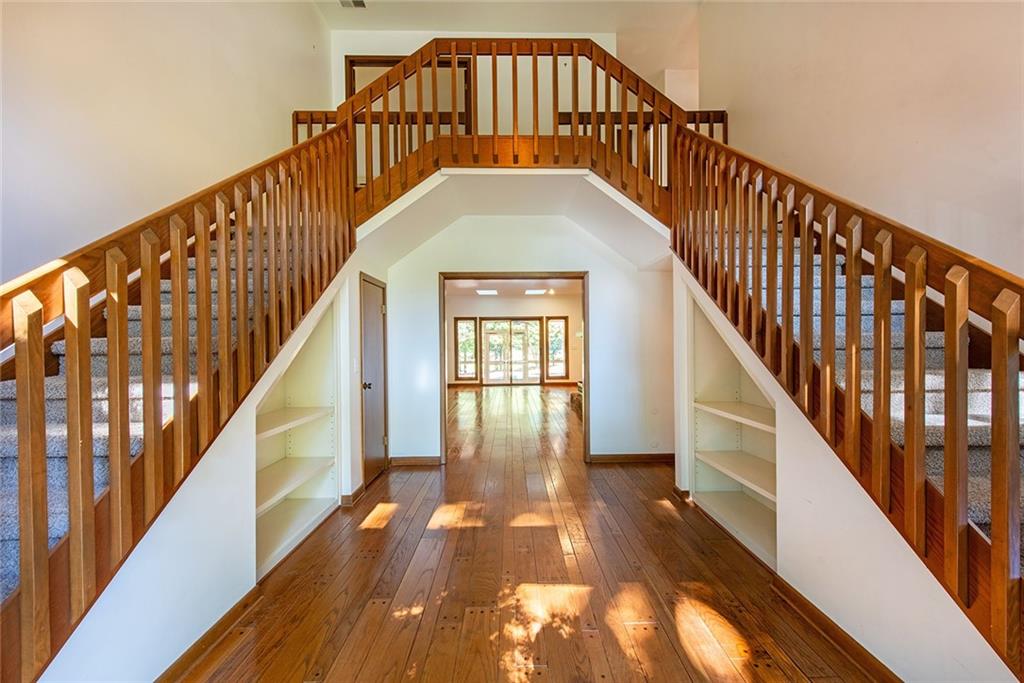 9880 Huntcliff Trace, Sandy Springs, Georgia 30350, 4 Bedrooms Bedrooms, ,3 BathroomsBathrooms,Residential,Sold,9880 Huntcliff Trace,7283845