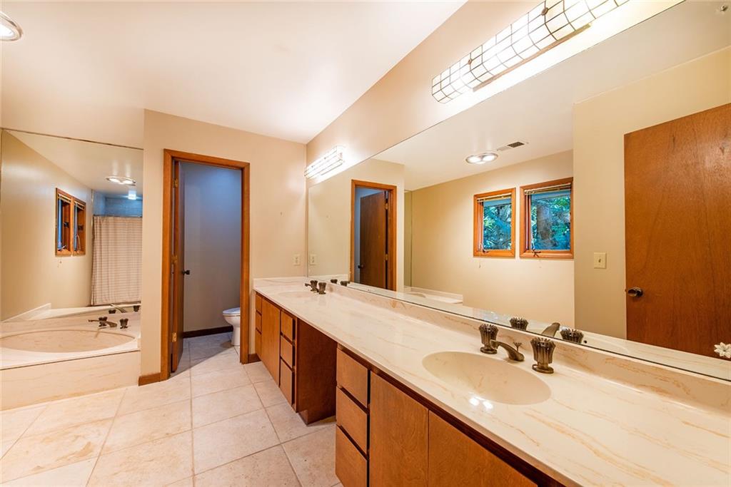 9880 Huntcliff Trace, Sandy Springs, Georgia 30350, 4 Bedrooms Bedrooms, ,3 BathroomsBathrooms,Residential,Sold,9880 Huntcliff Trace,7283845