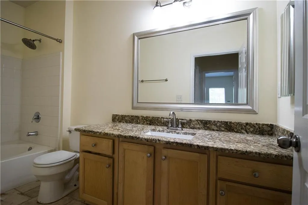 5641 Roswell Road Unit 108, Sandy Springs, Georgia 30342, 1 Bedroom Bedrooms, ,1 BathroomBathrooms,Residential,Sold,5641 Roswell Road Unit 108,6562373