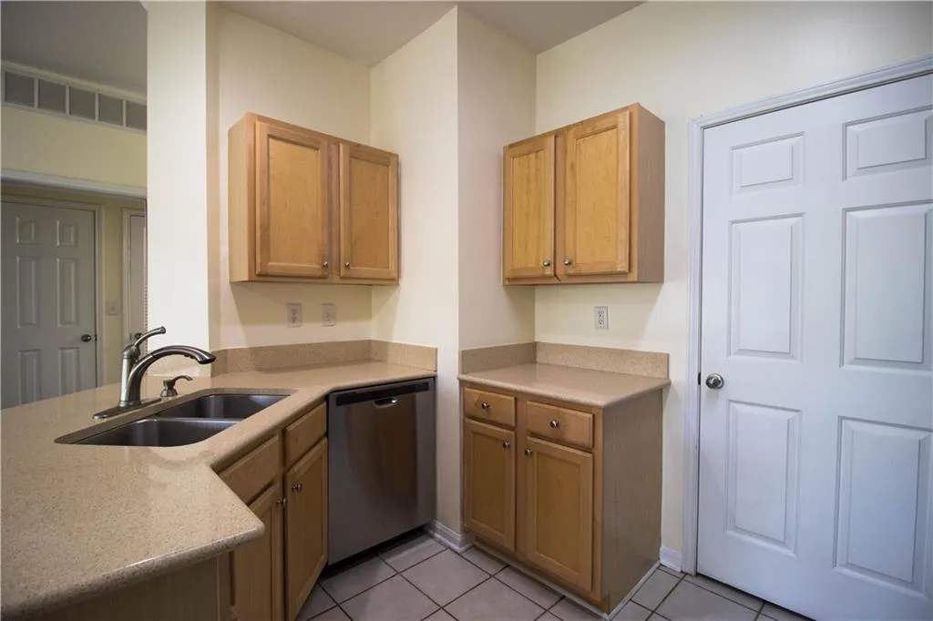 5641 Roswell Road Unit 108, Sandy Springs, Georgia 30342, 1 Bedroom Bedrooms, ,1 BathroomBathrooms,Residential,Sold,5641 Roswell Road Unit 108,6562373