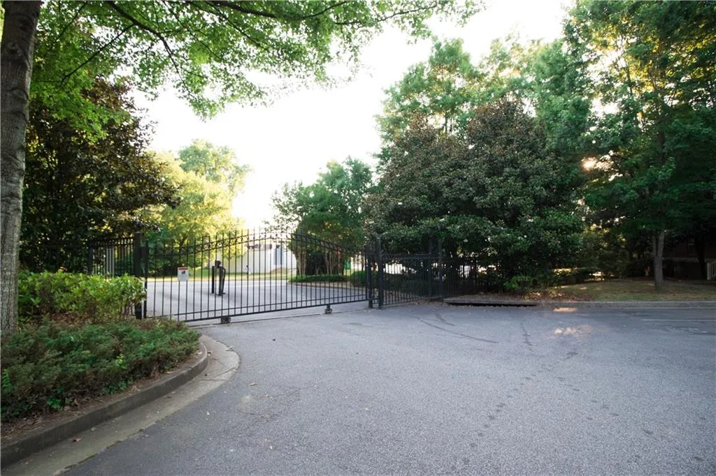 5641 Roswell Road Unit 108, Sandy Springs, Georgia 30342, 1 Bedroom Bedrooms, ,1 BathroomBathrooms,Residential,Sold,5641 Roswell Road Unit 108,6562373
