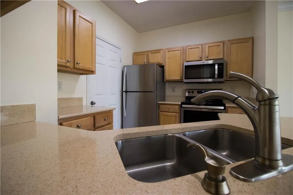 5641 Roswell Road Unit 108, Sandy Springs, Georgia 30342, 1 Bedroom Bedrooms, ,1 BathroomBathrooms,Residential,Sold,5641 Roswell Road Unit 108,6562373