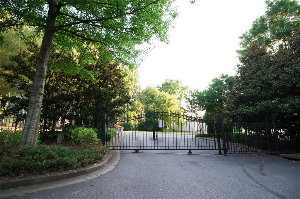 5641 Roswell Road Unit 108, Sandy Springs, Georgia 30342, 1 Bedroom Bedrooms, ,1 BathroomBathrooms,Residential,Sold,5641 Roswell Road Unit 108,6562373
