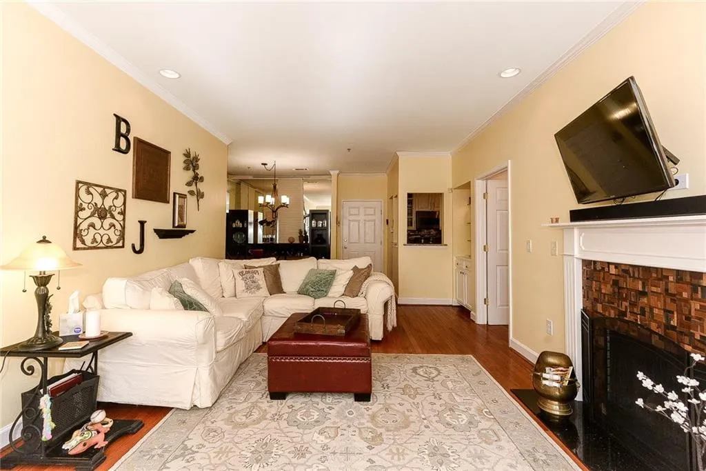 2865 Lenox Road Ne Unit 102, Atlanta, Georgia 30324, 2 Bedrooms Bedrooms, ,2 BathroomsBathrooms,Residential,Sold,2865 Lenox Road Ne Unit 102,5971874