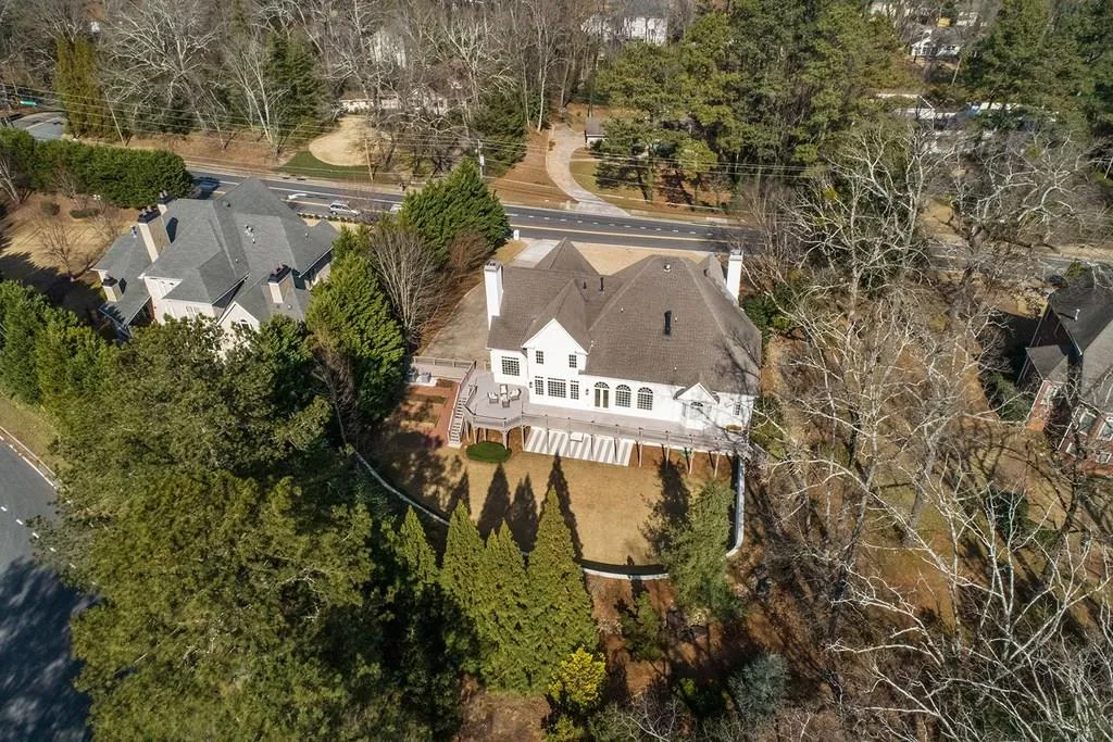 900 Heards Ferry Road, Sandy Springs, Georgia 30328, 4 Bedrooms Bedrooms, ,4 BathroomsBathrooms,Residential,Sold,900 Heards Ferry Road,6127480
