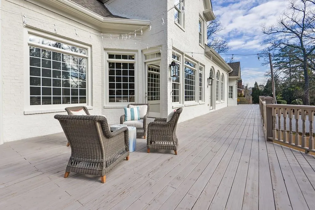 900 Heards Ferry Road, Sandy Springs, Georgia 30328, 4 Bedrooms Bedrooms, ,4 BathroomsBathrooms,Residential,Sold,900 Heards Ferry Road,6127480
