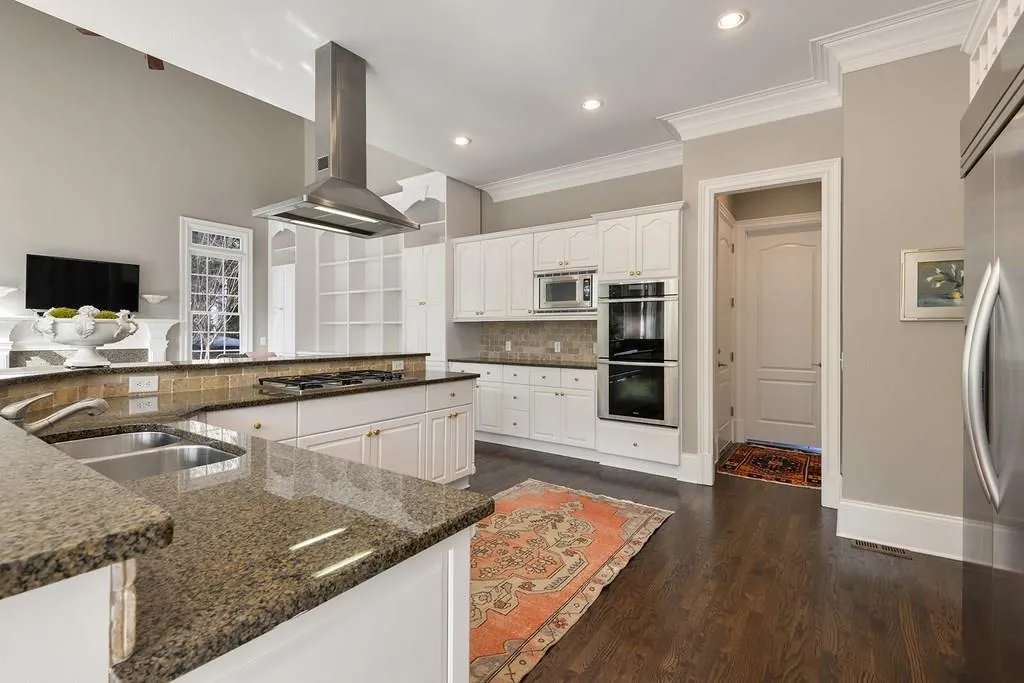 900 Heards Ferry Road, Sandy Springs, Georgia 30328, 4 Bedrooms Bedrooms, ,4 BathroomsBathrooms,Residential,Sold,900 Heards Ferry Road,6127480