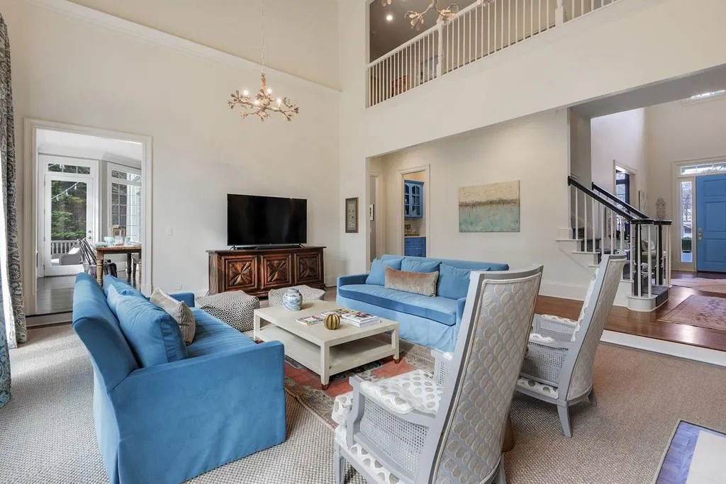 900 Heards Ferry Road, Sandy Springs, Georgia 30328, 4 Bedrooms Bedrooms, ,4 BathroomsBathrooms,Residential,Sold,900 Heards Ferry Road,6127480