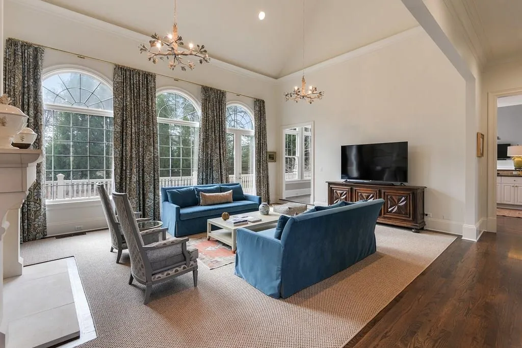 900 Heards Ferry Road, Sandy Springs, Georgia 30328, 4 Bedrooms Bedrooms, ,4 BathroomsBathrooms,Residential,Sold,900 Heards Ferry Road,6127480