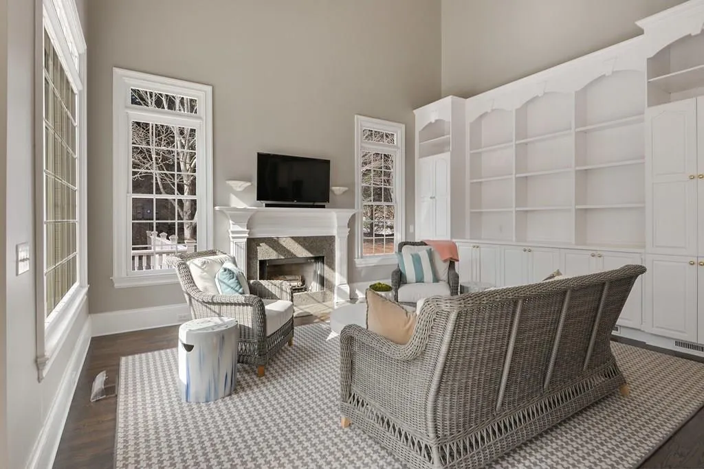 900 Heards Ferry Road, Sandy Springs, Georgia 30328, 4 Bedrooms Bedrooms, ,4 BathroomsBathrooms,Residential,Sold,900 Heards Ferry Road,6127480