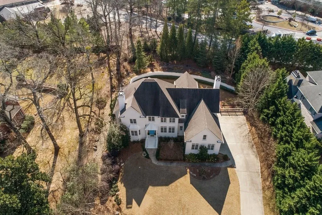 900 Heards Ferry Road, Sandy Springs, Georgia 30328, 4 Bedrooms Bedrooms, ,4 BathroomsBathrooms,Residential,Sold,900 Heards Ferry Road,6127480