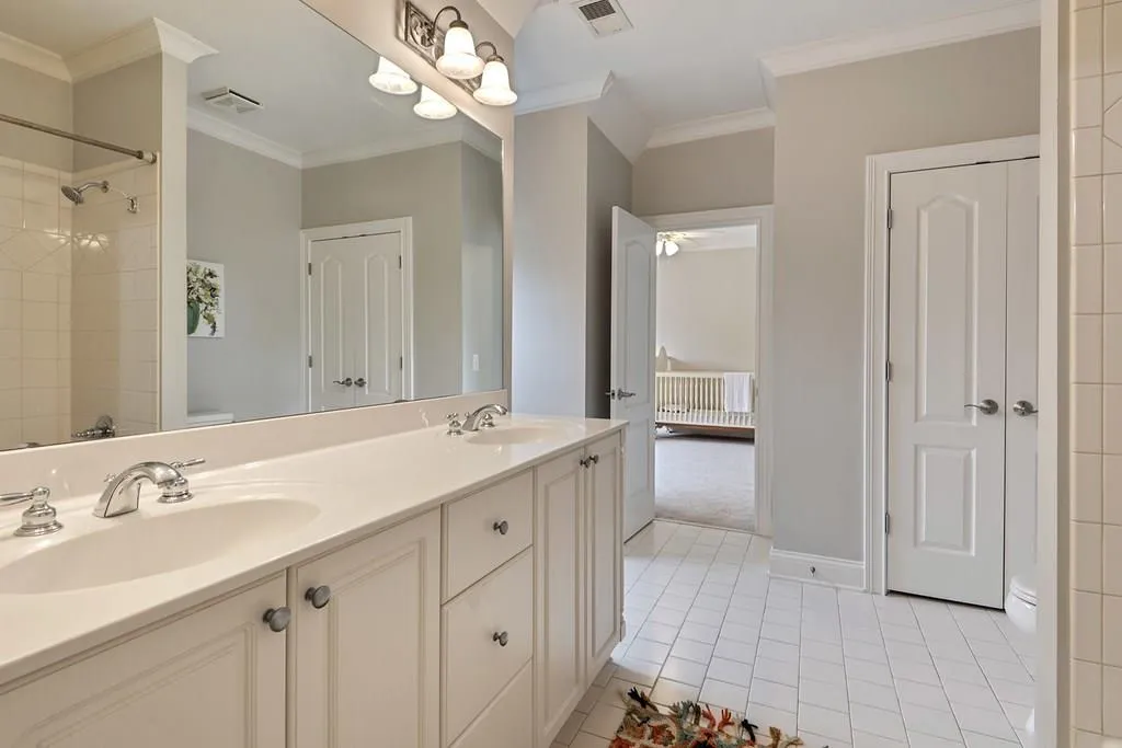 900 Heards Ferry Road, Sandy Springs, Georgia 30328, 4 Bedrooms Bedrooms, ,4 BathroomsBathrooms,Residential,Sold,900 Heards Ferry Road,6127480