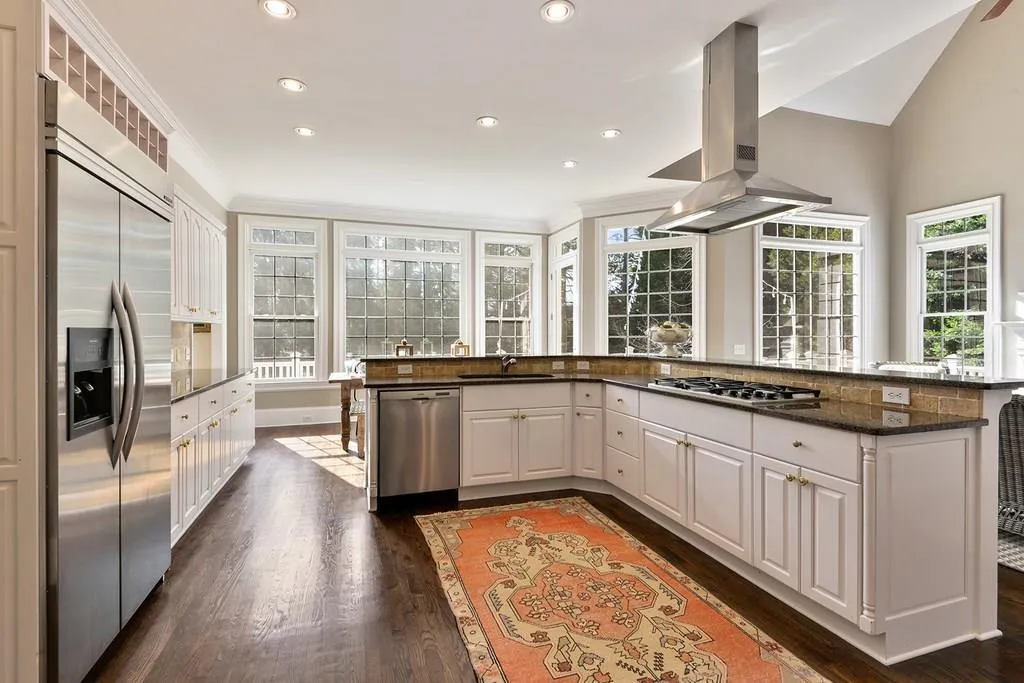900 Heards Ferry Road, Sandy Springs, Georgia 30328, 4 Bedrooms Bedrooms, ,4 BathroomsBathrooms,Residential,Sold,900 Heards Ferry Road,6127480