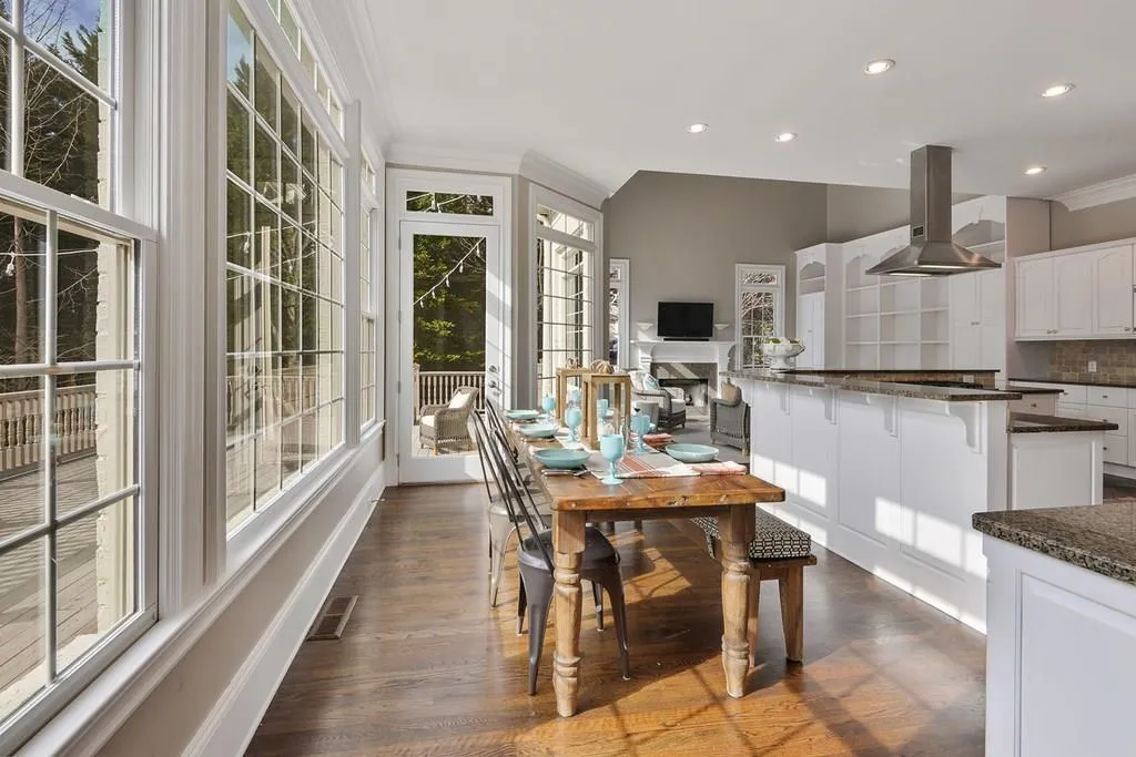 900 Heards Ferry Road, Sandy Springs, Georgia 30328, 4 Bedrooms Bedrooms, ,4 BathroomsBathrooms,Residential,Sold,900 Heards Ferry Road,6127480