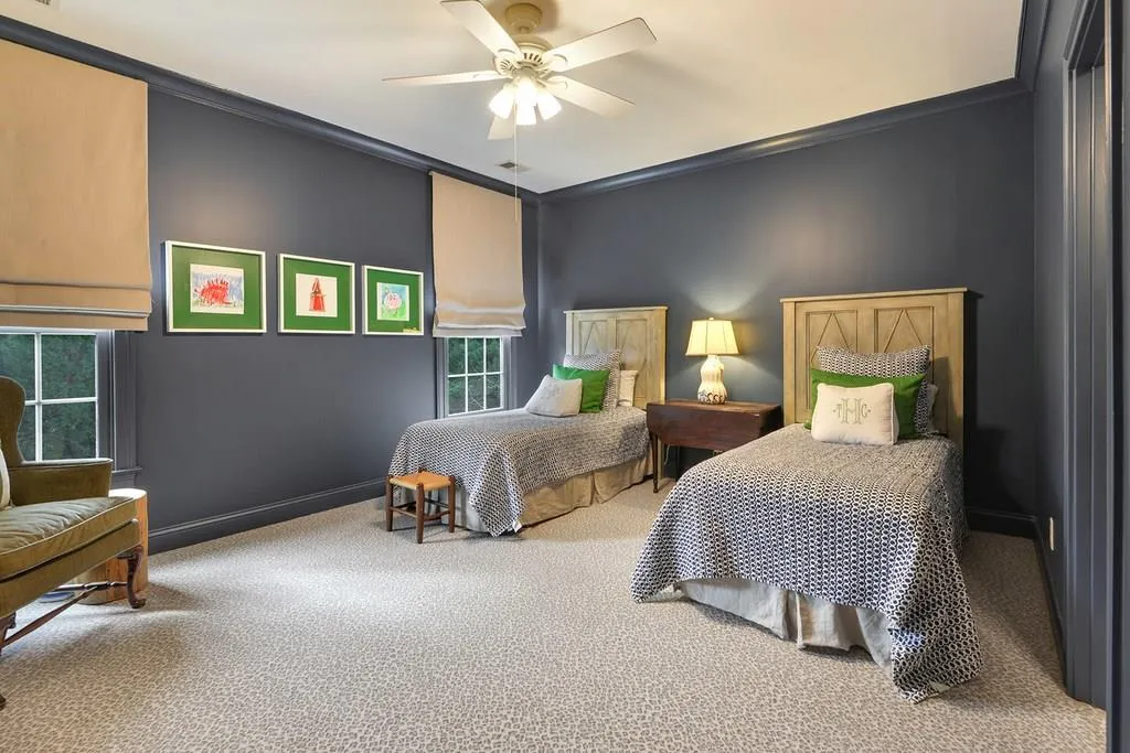 900 Heards Ferry Road, Sandy Springs, Georgia 30328, 4 Bedrooms Bedrooms, ,4 BathroomsBathrooms,Residential,Sold,900 Heards Ferry Road,6127480