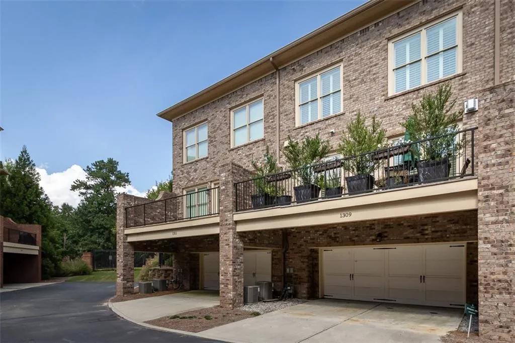 1309 Riverscall Lane, Atlanta, Georgia 30339, 3 Bedrooms Bedrooms, ,3 BathroomsBathrooms,Residential,Sold,1309 Riverscall Lane,6784651
