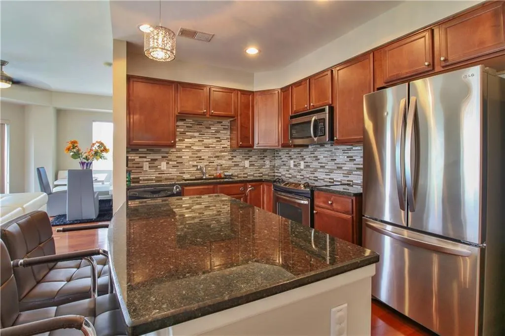 200 River Vista Drive Unit 602, Atlanta, Georgia 30339, 2 Bedrooms Bedrooms, ,2 BathroomsBathrooms,Residential,Sold,200 River Vista Drive Unit 602,6053070