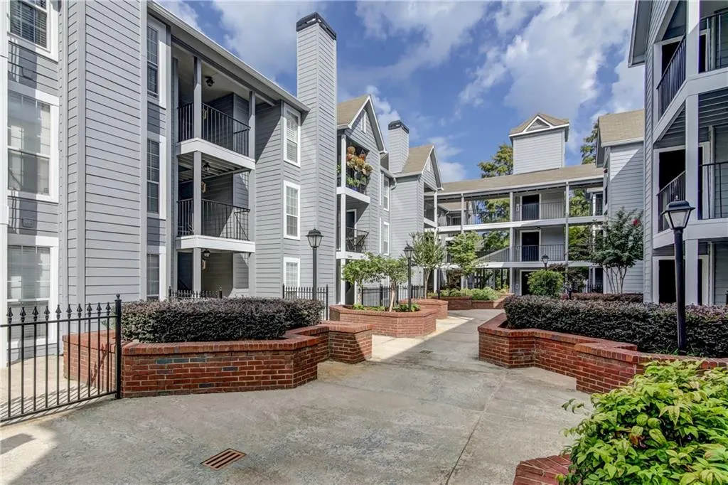 642 Granville Ct, Sandy Springs, Georgia 30328, 2 Bedrooms Bedrooms, ,2 BathroomsBathrooms,Residential,Sold,642 Granville Ct,6735408