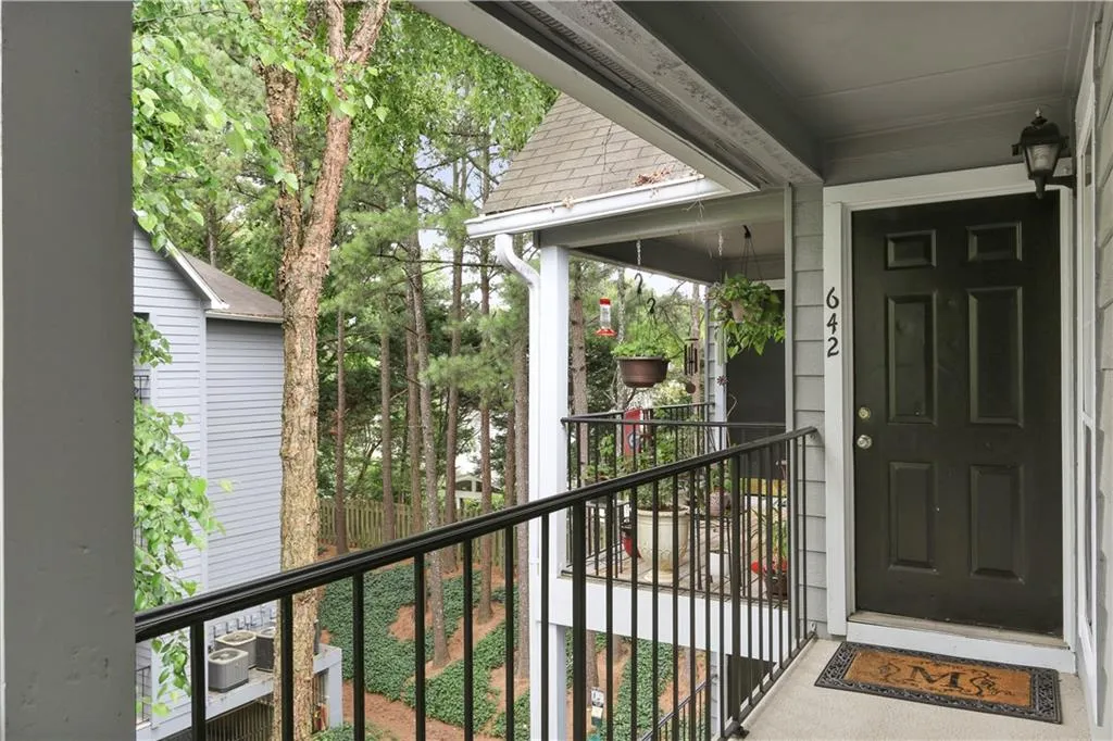 642 Granville Ct, Sandy Springs, Georgia 30328, 2 Bedrooms Bedrooms, ,2 BathroomsBathrooms,Residential,Sold,642 Granville Ct,6735408