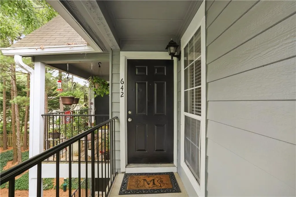 642 Granville Ct, Sandy Springs, Georgia 30328, 2 Bedrooms Bedrooms, ,2 BathroomsBathrooms,Residential,Sold,642 Granville Ct,6735408