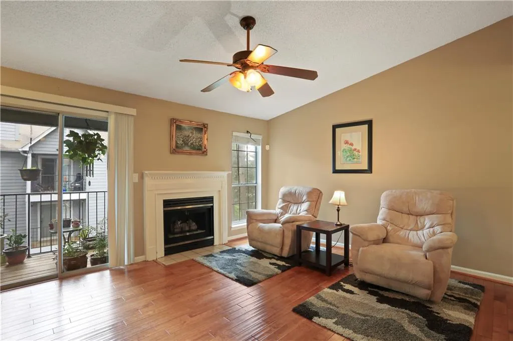 642 Granville Ct, Sandy Springs, Georgia 30328, 2 Bedrooms Bedrooms, ,2 BathroomsBathrooms,Residential,Sold,642 Granville Ct,6735408