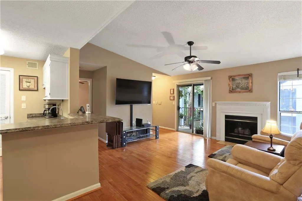642 Granville Ct, Sandy Springs, Georgia 30328, 2 Bedrooms Bedrooms, ,2 BathroomsBathrooms,Residential,Sold,642 Granville Ct,6735408