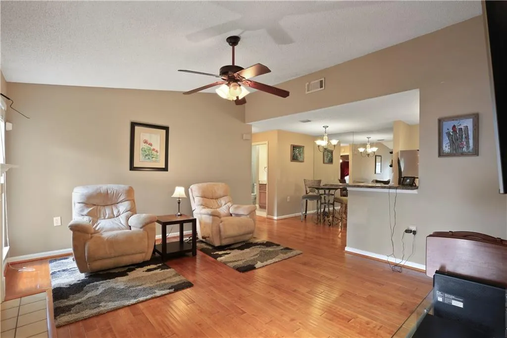 642 Granville Ct, Sandy Springs, Georgia 30328, 2 Bedrooms Bedrooms, ,2 BathroomsBathrooms,Residential,Sold,642 Granville Ct,6735408