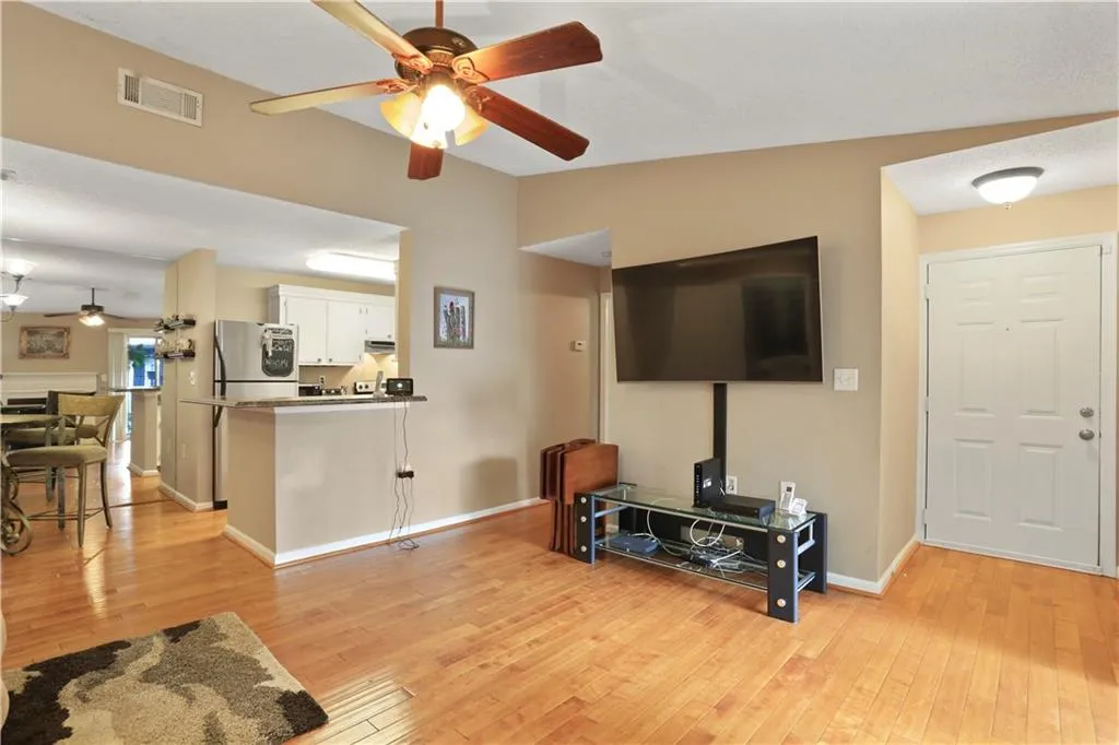 642 Granville Ct, Sandy Springs, Georgia 30328, 2 Bedrooms Bedrooms, ,2 BathroomsBathrooms,Residential,Sold,642 Granville Ct,6735408