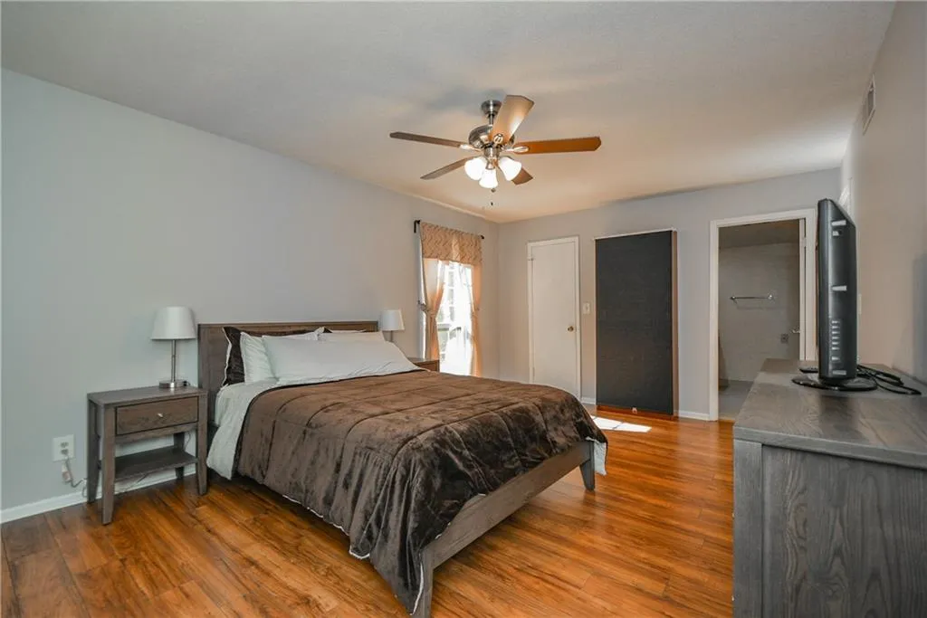 6851 Roswell Road Unit Q3, Sandy Springs, Georgia 30328, 3 Bedrooms Bedrooms, ,2 BathroomsBathrooms,Residential,Sold,6851 Roswell Road Unit Q3,6639159