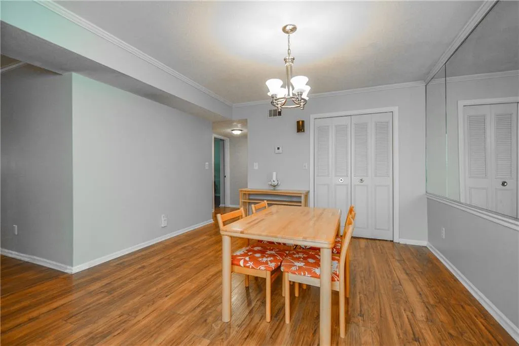 6851 Roswell Road Unit Q3, Sandy Springs, Georgia 30328, 3 Bedrooms Bedrooms, ,2 BathroomsBathrooms,Residential,Sold,6851 Roswell Road Unit Q3,6639159