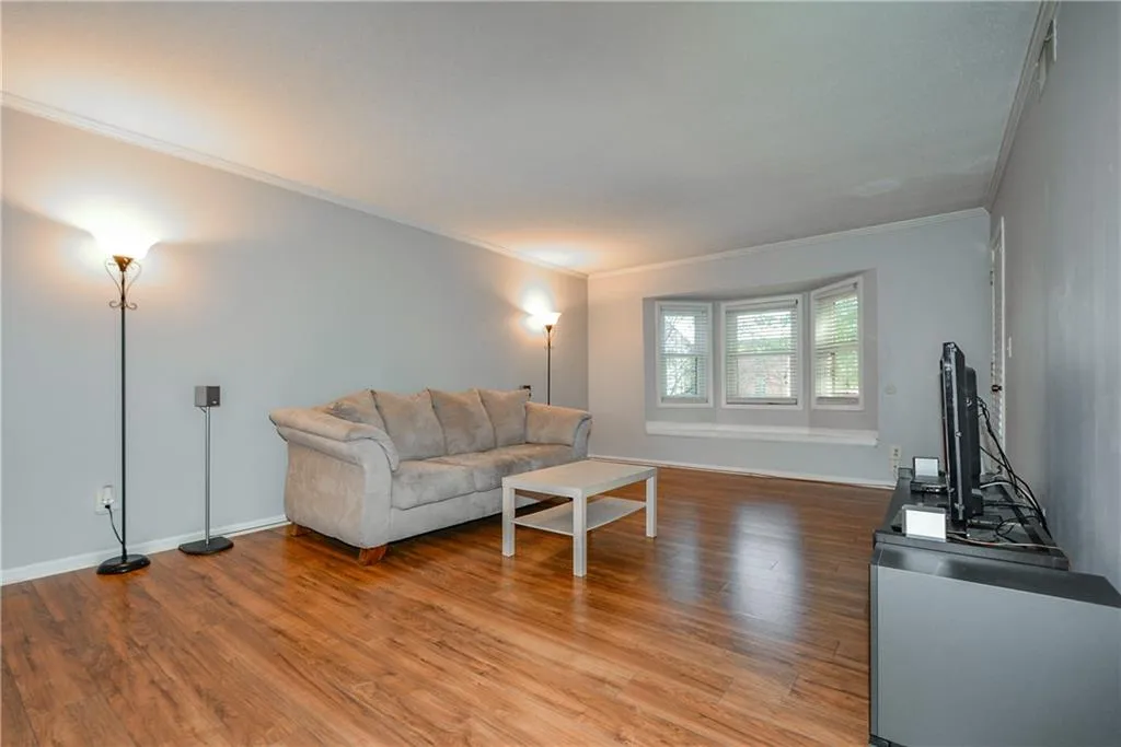 6851 Roswell Road Unit Q3, Sandy Springs, Georgia 30328, 3 Bedrooms Bedrooms, ,2 BathroomsBathrooms,Residential,Sold,6851 Roswell Road Unit Q3,6639159