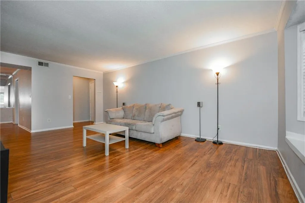 6851 Roswell Road Unit Q3, Sandy Springs, Georgia 30328, 3 Bedrooms Bedrooms, ,2 BathroomsBathrooms,Residential,Sold,6851 Roswell Road Unit Q3,6639159