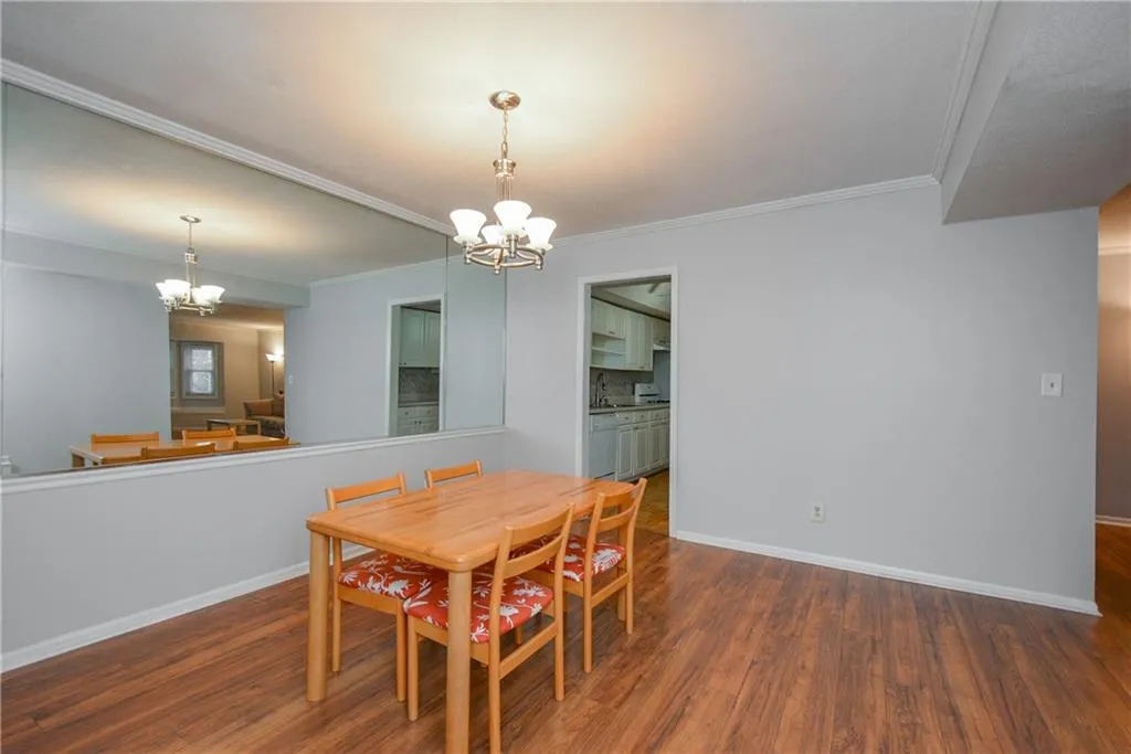 6851 Roswell Road Unit Q3, Sandy Springs, Georgia 30328, 3 Bedrooms Bedrooms, ,2 BathroomsBathrooms,Residential,Sold,6851 Roswell Road Unit Q3,6639159