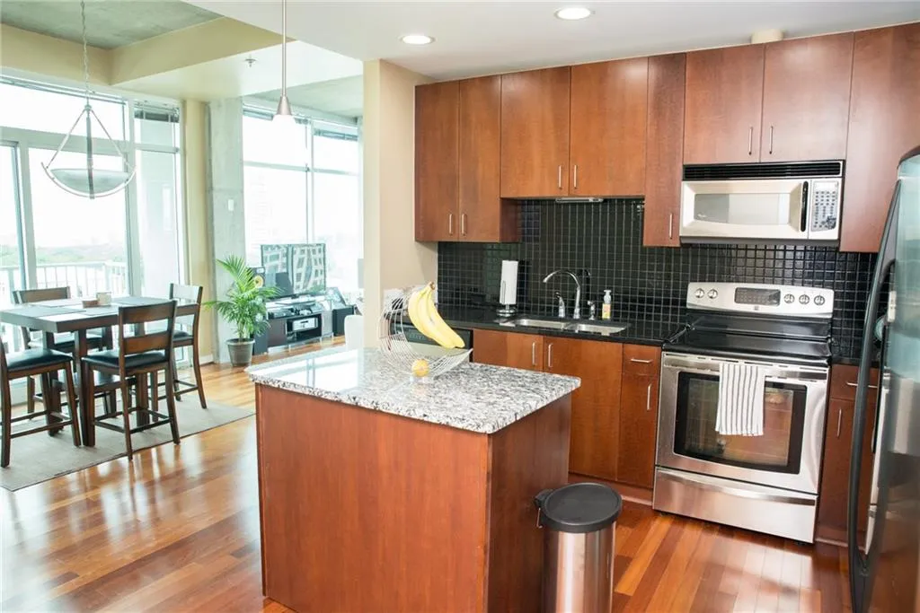 250 Pharr Road Ne Unit 910, Atlanta, Georgia 30305, 2 Bedrooms Bedrooms, ,2 BathroomsBathrooms,Residential,Sold,250 Pharr Road Ne Unit 910,6031581