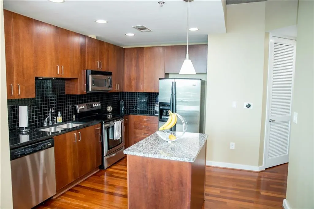 250 Pharr Road Ne Unit 910, Atlanta, Georgia 30305, 2 Bedrooms Bedrooms, ,2 BathroomsBathrooms,Residential,Sold,250 Pharr Road Ne Unit 910,6031581