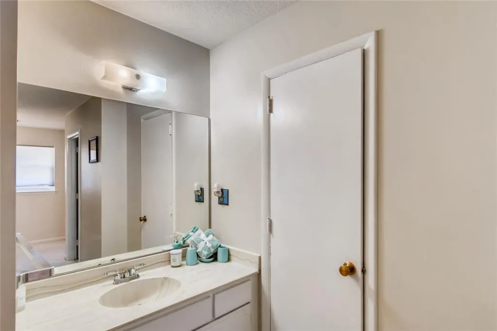 7118 Stonington Drive, Sandy Springs, Georgia 30328, 3 Bedrooms Bedrooms, ,2 BathroomsBathrooms,Residential,Sold,7118 Stonington Drive,6714708