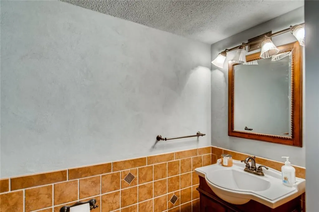 7118 Stonington Drive, Sandy Springs, Georgia 30328, 3 Bedrooms Bedrooms, ,2 BathroomsBathrooms,Residential,Sold,7118 Stonington Drive,6714708