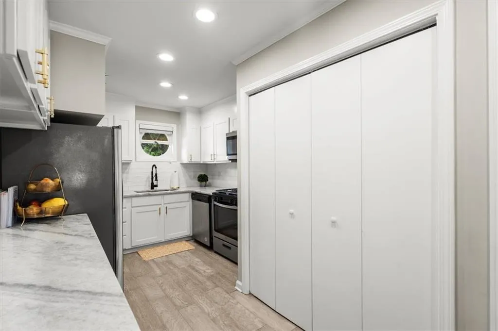 5400 Roswell Road Unit P8, Sandy Springs, Georgia 30342, 2 Bedrooms Bedrooms, ,1 BathroomBathrooms,Residential,Sold,5400 Roswell Road Unit P8,7213737 5400 Roswell Road Unit P8, Sandy Springs, Georgia 30342, 2 Bedrooms Bedrooms, ,1 BathroomBathrooms,Residential,Sold,5400 Roswell Road Unit P8,7213737