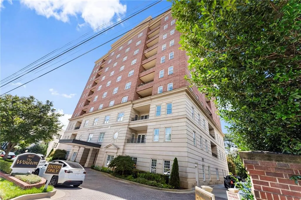 3657 Peachtree Road Ne Unit 8a, Atlanta, Georgia 30319, 3 Bedrooms Bedrooms, ,3 BathroomsBathrooms,Residential,For Sale,3657 Peachtree Road Ne Unit 8a,7616313