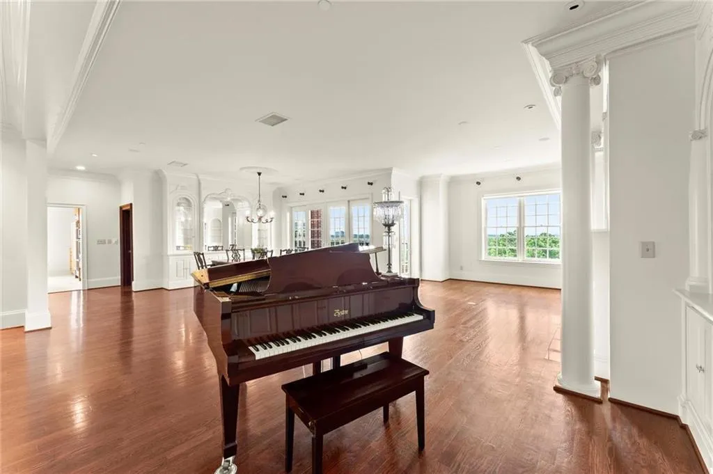3657 Peachtree Road Ne Unit 8a, Atlanta, Georgia 30319, 3 Bedrooms Bedrooms, ,3 BathroomsBathrooms,Residential,For Sale,3657 Peachtree Road Ne Unit 8a,7616313