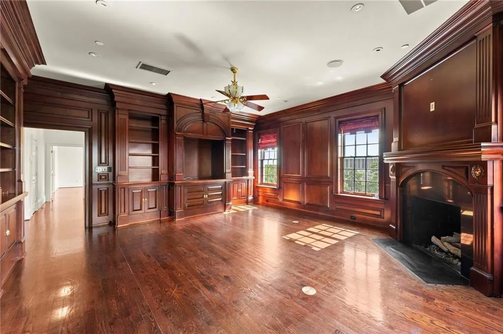3657 Peachtree Road Ne Unit 8a, Atlanta, Georgia 30319, 3 Bedrooms Bedrooms, ,3 BathroomsBathrooms,Residential,For Sale,3657 Peachtree Road Ne Unit 8a,7616313