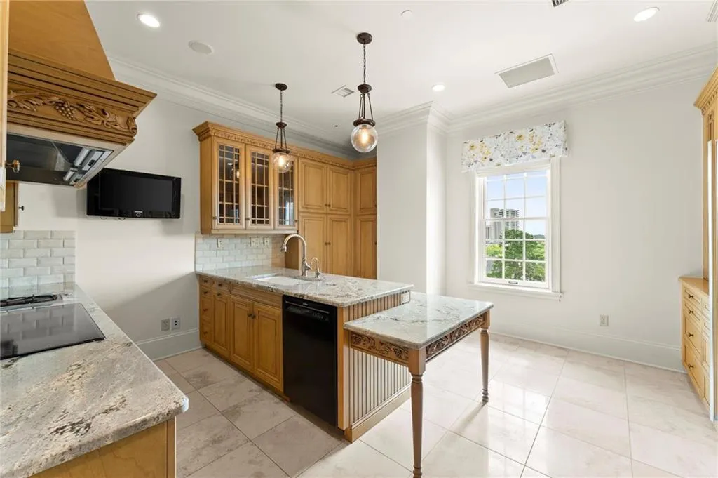 3657 Peachtree Road Ne Unit 8a, Atlanta, Georgia 30319, 3 Bedrooms Bedrooms, ,3 BathroomsBathrooms,Residential,For Sale,3657 Peachtree Road Ne Unit 8a,7616313