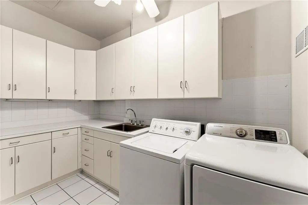 3657 Peachtree Road Ne Unit 8a, Atlanta, Georgia 30319, 3 Bedrooms Bedrooms, ,3 BathroomsBathrooms,Residential,For Sale,3657 Peachtree Road Ne Unit 8a,7616313