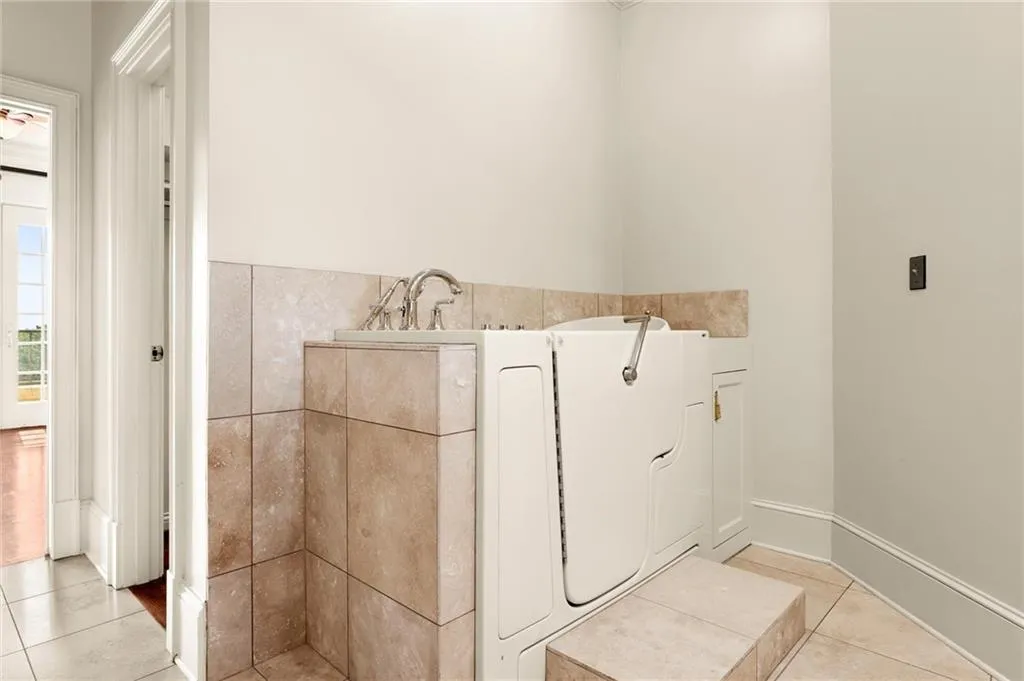 3657 Peachtree Road Ne Unit 8a, Atlanta, Georgia 30319, 3 Bedrooms Bedrooms, ,3 BathroomsBathrooms,Residential,For Sale,3657 Peachtree Road Ne Unit 8a,7616313