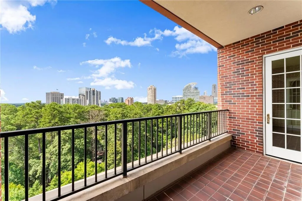 3657 Peachtree Road Ne Unit 8a, Atlanta, Georgia 30319, 3 Bedrooms Bedrooms, ,3 BathroomsBathrooms,Residential,For Sale,3657 Peachtree Road Ne Unit 8a,7616313