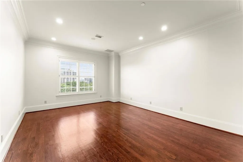 3657 Peachtree Road Ne Unit 8a, Atlanta, Georgia 30319, 3 Bedrooms Bedrooms, ,3 BathroomsBathrooms,Residential,For Sale,3657 Peachtree Road Ne Unit 8a,7616313